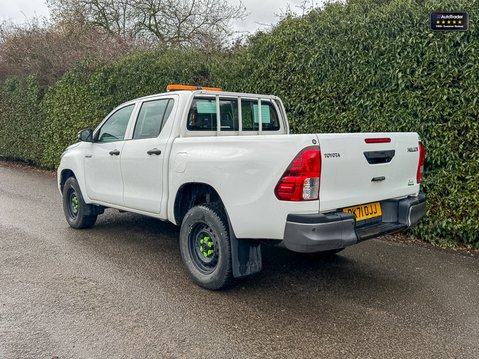 Toyota Hilux Active | 2.4 LT | AC | Sensors | Double Cab | 6