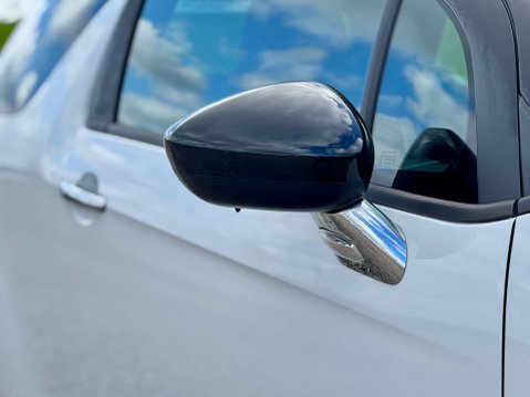 DS DS 3 PURETECH CONNECTED CHIC 12