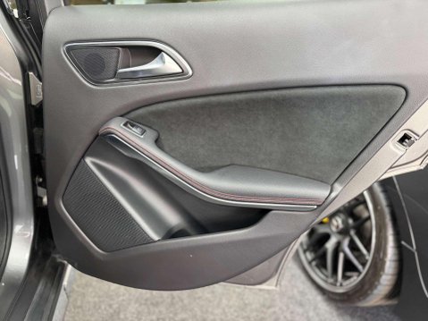 Mercedes-Benz GLA 1.6 GLA180 AMG Line Edition SUV 5dr Petrol 7G-DCT Euro 6 (s/s) (122 ps) 53