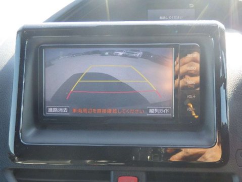Toyota Esquire Hybrid 9