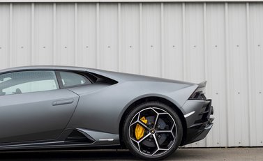 Lamborghini Huracan LP610-2 EVO RWD 26