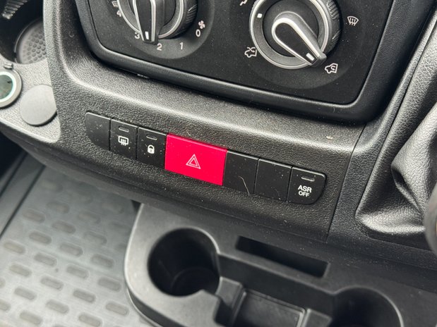 Citroen Relay MWB L2H2 Medium Roof Enterprise 35 Air Con Nav Sensors EURO 6 32