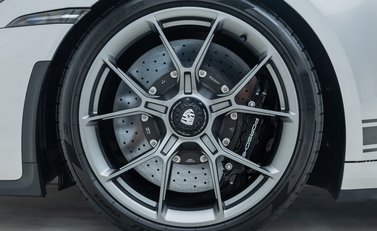 Porsche 911 GT3 TOURING (992) 22