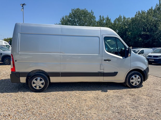 Nissan Interstar MWB L2H2 [SOLD KH] Medium Roof Air Con Nav Sensors EURO 6 5