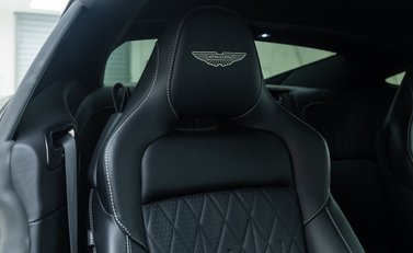 Aston Martin DB12 V8 16