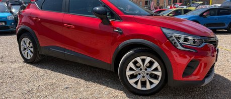 Renault Captur ICONIC TCE.. 3 MAIN DEALER SERVICES.. 1 PREVIOUS KEEPER.. STUNNING EXAMPLE 1