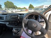 Vauxhall Vivaro LWB High Roof L2H2 120 Bi Turbo Air Con 1 Owner 43