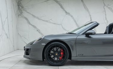 Porsche 911 Targa 4 GTS (991.2) 33