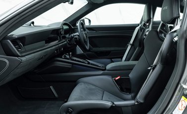 Porsche 911 Carrera GTS (992) 16