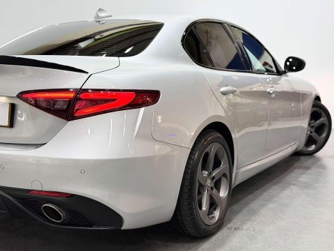 Alfa Romeo Giulia 2.2 TD Speciale Saloon 4dr Diesel Auto Euro 6 (s/s) (180 ps) 24