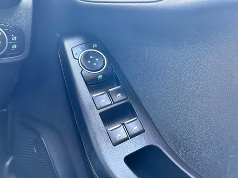 Ford Fiesta TREND 27