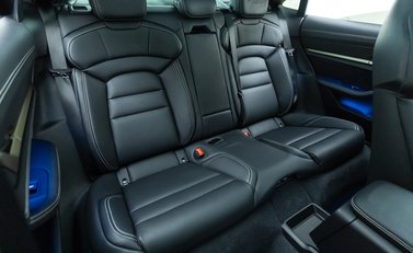 Porsche Taycan TURBO S 17