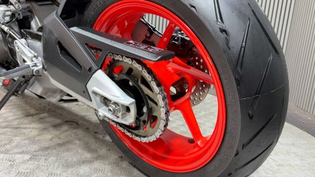 Aprilia Tuono 660 2021 ONLY 11K STUNNING BIKE NEW TYRES MID WEIGHT NAKED 35
