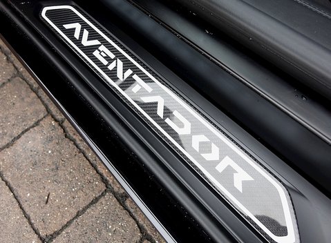 Lamborghini Aventador LP 700-4 Roadster 5