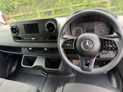 Mercedes-Benz Sprinter 2.0 319 CDI HD Premium Panel Van 5dr Diesel G-Tronic RWD L2 H2 Euro 6 (s/s) 12
