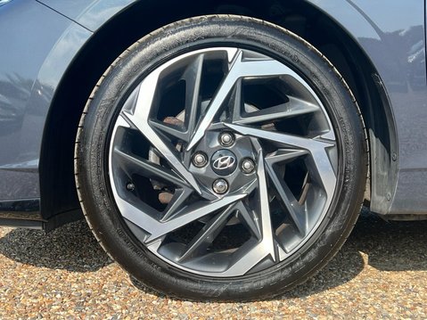 Hyundai i20 T-GDI PREMIUM MHEV 10