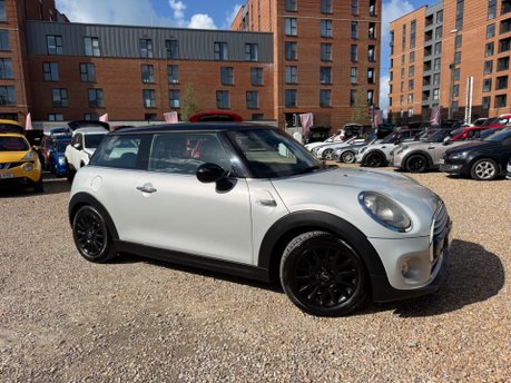 Mini Hatch COOPER.. 6 SERVICES.. STUNNING EXAMPLE