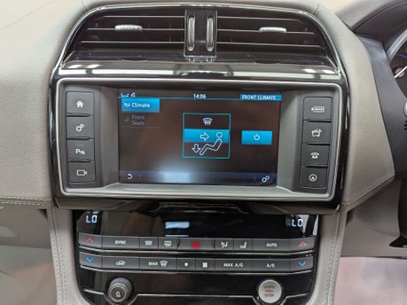 Jaguar F-Pace 2.0 F-PACE Portfolio AWD D Auto 4WD 5dr 61