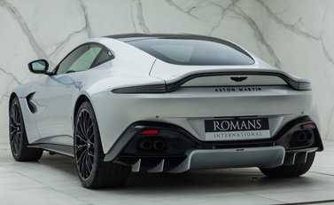 Aston Martin V8 Vantage 10