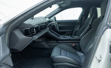 Porsche Taycan 4S Cross Turismo 16