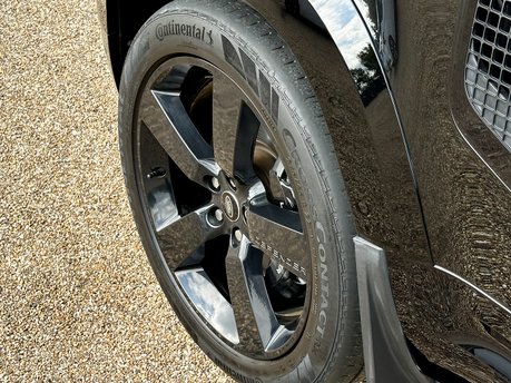 Land Rover Defender V8 37