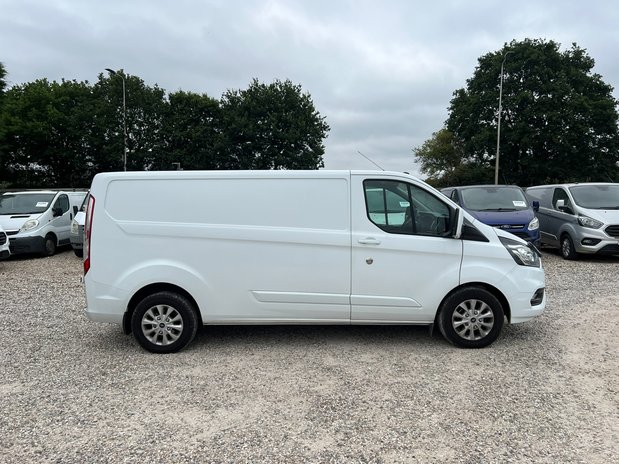 Ford Transit Custom LWB L2H1 Low Roof Limited 300 Air Con Ply Lined Sensors EURO 6 NO VAT 5