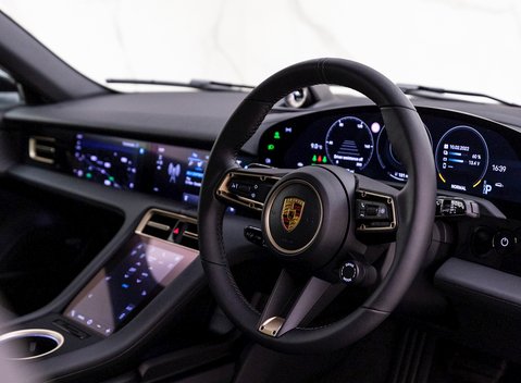 Porsche Taycan 4S Cross Turismo 9