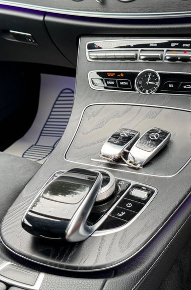 Mercedes-Benz E Class E 220 D AMG LINE NIGHT EDITION PREMIUM PLUS - 8 SERVICES RECORDED  