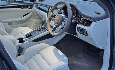 Porsche Macan Turbo 14