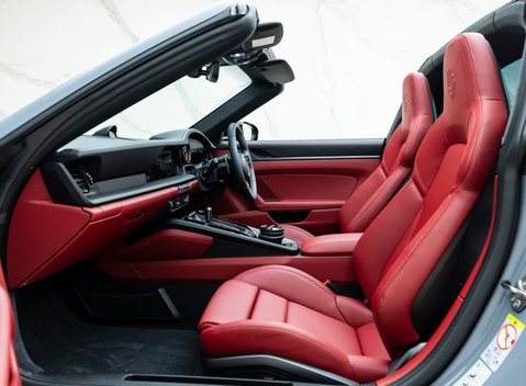 Porsche 911 Targa 4 GTS (992) 12