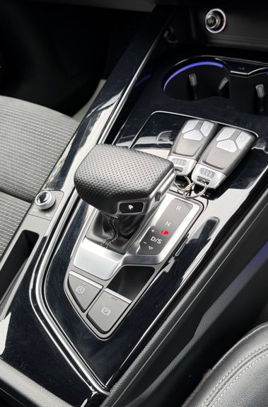 Audi A4 AVANT TDI S LINE BLACK EDITION -B&O - VIRTUAL COCKPIT -REVERSE CAMERA  