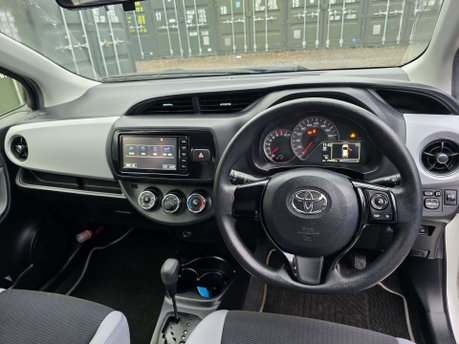 Toyota Yaris 1.33 Dual VVT-i Design Hatchback 5dr Petrol Multidrive S Euro 6 (99 ps) 19