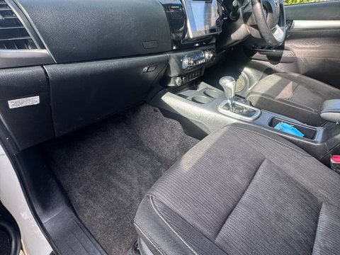 Toyota Hilux INVINCIBLE 4WD D-4D DCB 16