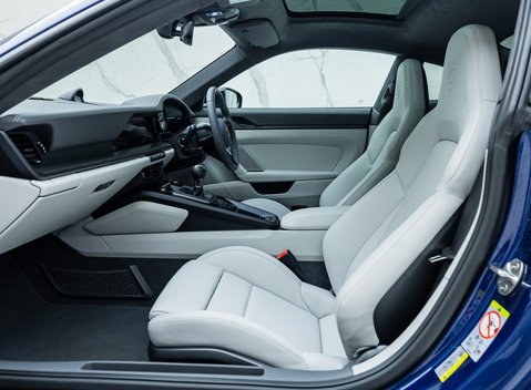 Porsche 911 Carrera GTS (992) 23