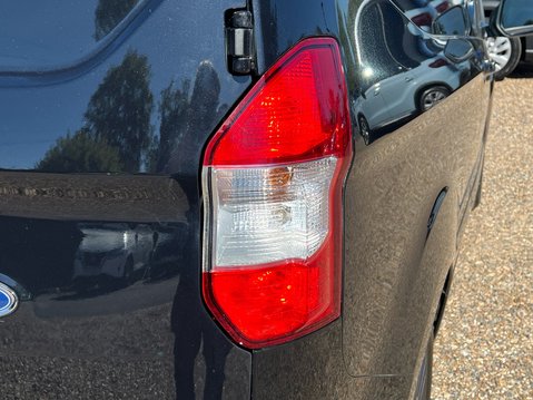 Ford Transit Courier SPORT TDCI 19