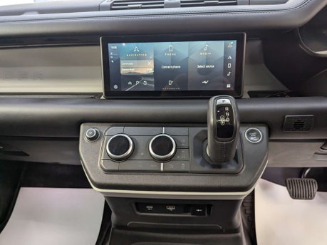 Land Rover Defender 2.0 Defender SE Auto 4WD 5dr 44