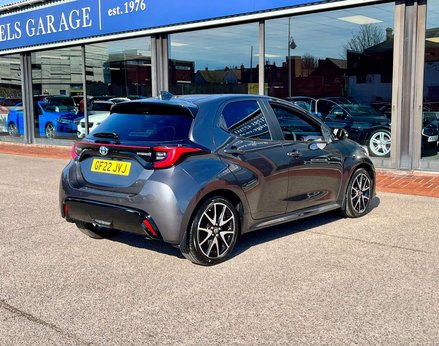 Toyota Yaris 1.5 Yaris Dynamic HEV CVT 5dr 8