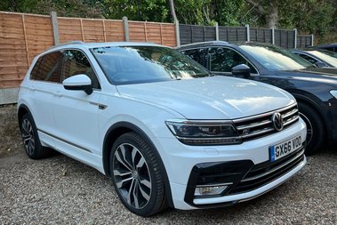 Volkswagen Tiguan R LINE TDI BMT 4MOTION DSG - PAN ROOF -2 OWNERS - 10 SERVICES