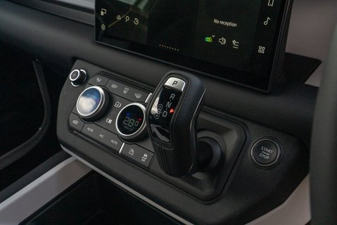 Land Rover Defender 90 Obsidian WideTrak D250 S Hardtop 13