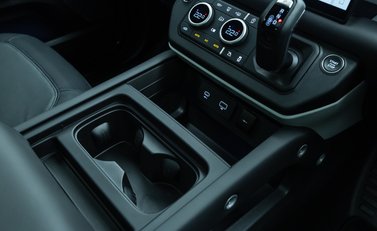 Land Rover Defender 110 D300 X-Dynamic HSE 21