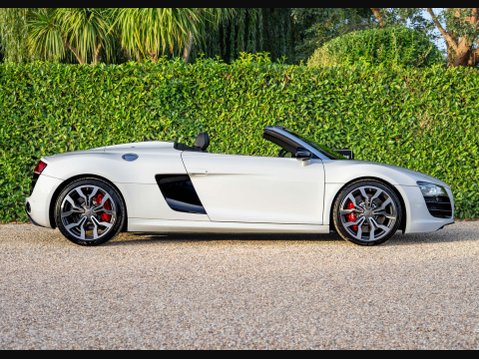 Audi R8 5.2 R8 Spyder Quattro V10 Semi-Auto 4WD 2dr 4