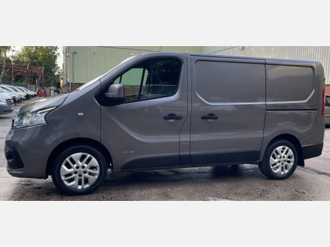 Renault Trafic 1.6 dCi 27 Sport SWB Standard Roof Euro 5 5dr 23