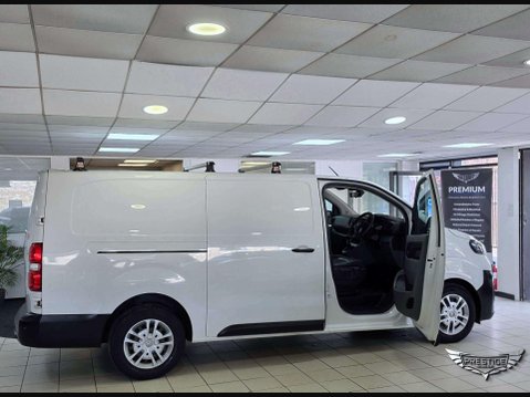 Vauxhall Vivaro 2.0 Turbo D 3100 Dynamic L2 H1 Euro 6 (s/s) 6dr 46