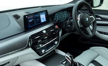 BMW M5 Competition 15