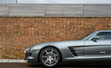 Mercedes-Benz SLS AMG 24