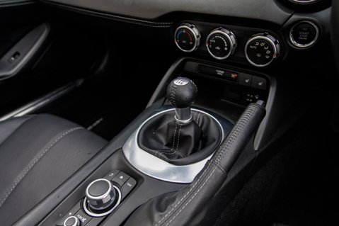 Mazda MX-5 SPORT 32