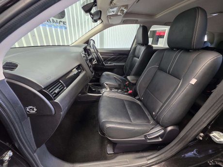 Mitsubishi Outlander 2.0h 12kWh GX4h SUV 5dr Petrol Plug-in Hybrid CVT 4WD Euro 6 (s/s) (200 ps) 9