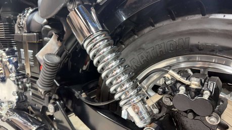 Triumph Bonneville 2011 ONLY 1812 MILES LONG MOT STUNNING CRUISER BIKE 17