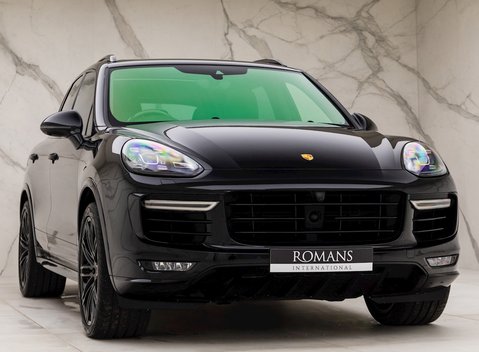 Porsche Cayenne Turbo S 1