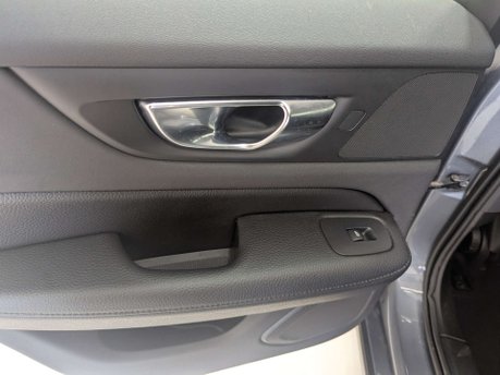 Volvo V60 2.0 V60 Momentum B4 MHEV Auto 5dr 45
